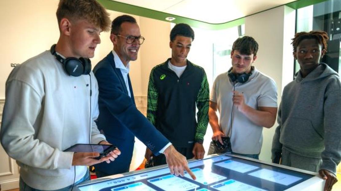 Minister Rob Beenders visits Wikifin Lab