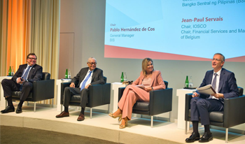 Jean-Paul Servais, de voorzitter van IOSCO en van de FSMA en Koninging Maxima