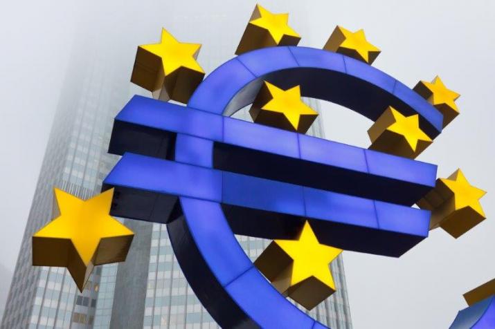 EMIR: the euro symbol and the stars representing the members of the European Union EMIR: the euro symbol and the stars representing the members of the European Union